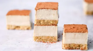 No bake Tiramisu Bars gestapelt