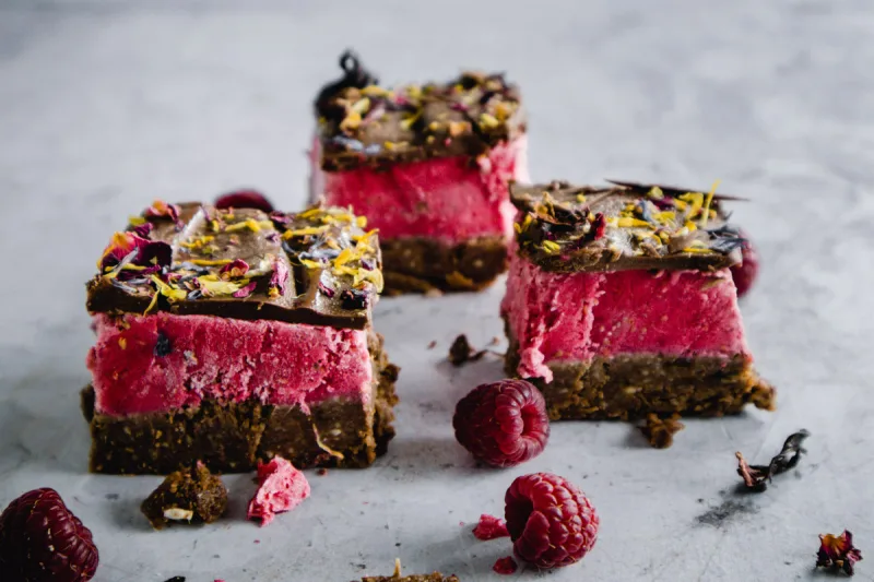 roh-vegane-Himbeerschnitten